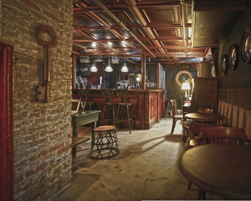 The Speakeasy Bar at Maxwell - Cocktail bar in Lake Geneva