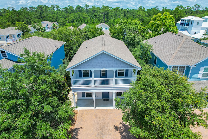 Lynn Wardlaw- 30A Beachy Beach Real Estate Florida - Real estate agent in Alys Beach