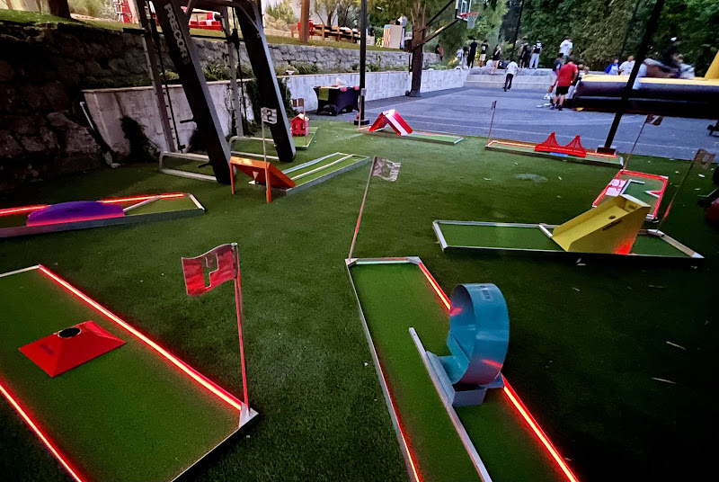 Epic Fun Foam Party - Miniature golf course in Los Angeles
