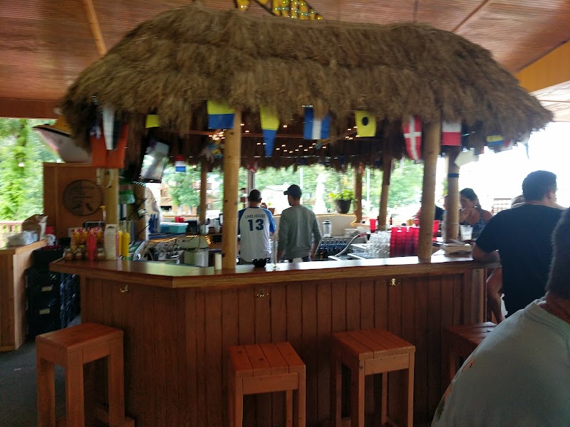 Pointe Oasis Resort & Marina Boat Rentals photo