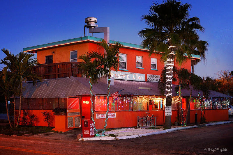The Drunken Clam - Bar & grill in St Pete Beach