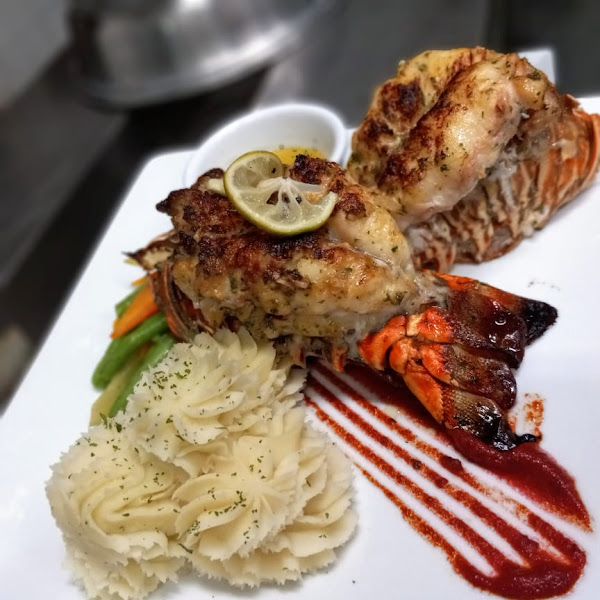 Almond Tree Restuarant - Restaurant in Ocho Rios