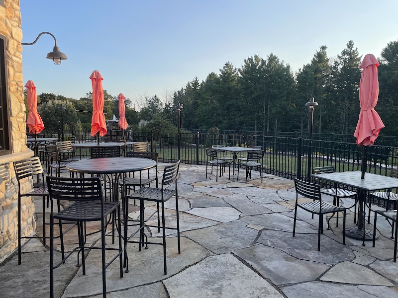 Glacier Ledge Restaurant and Bar - Bar in Egg Harbor
