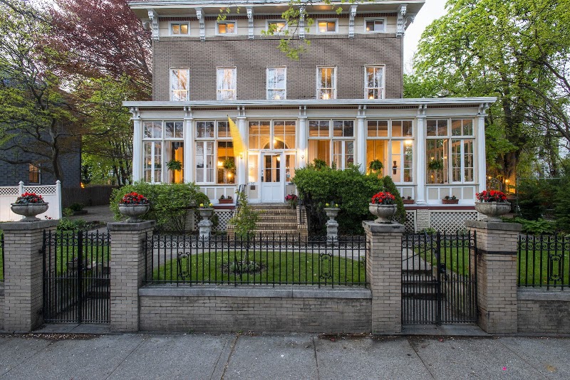 Akwaaba Mansion - Bed & breakfast in Brooklyn