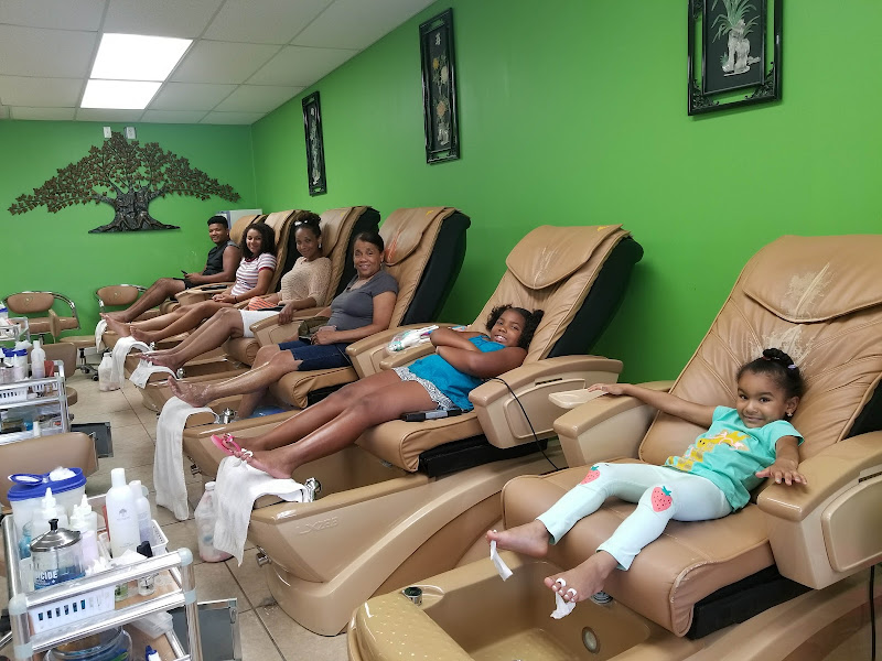 Diamond Nails and Spa