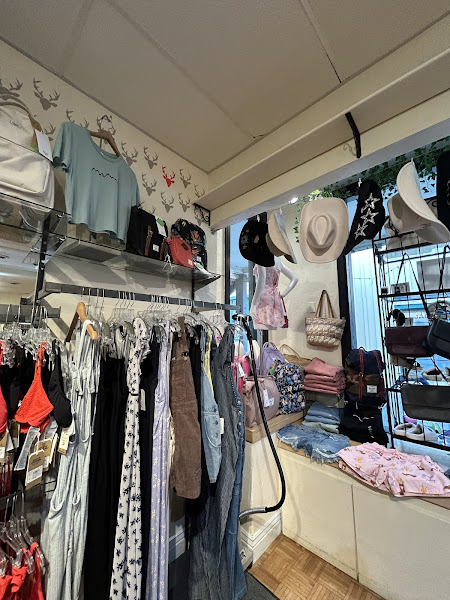 Accentuate - Women's clothing store in Jackson