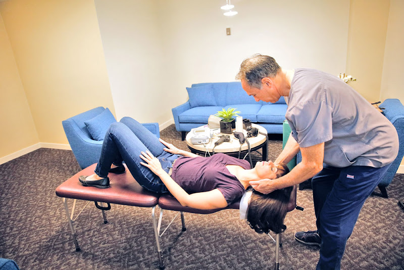 Emergency Mobile Chiropractor - Dr. Greg Malakoff - Chiropractor in Los Angeles