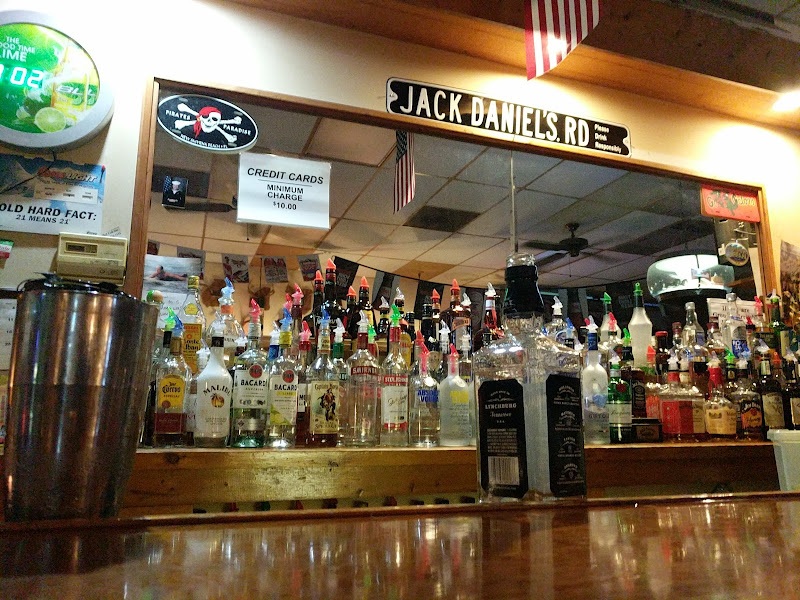 Moe's Liquors & Lounge
