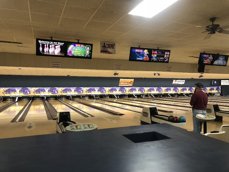 Ashley Lanes Tavern - Bowling alley in Charleston