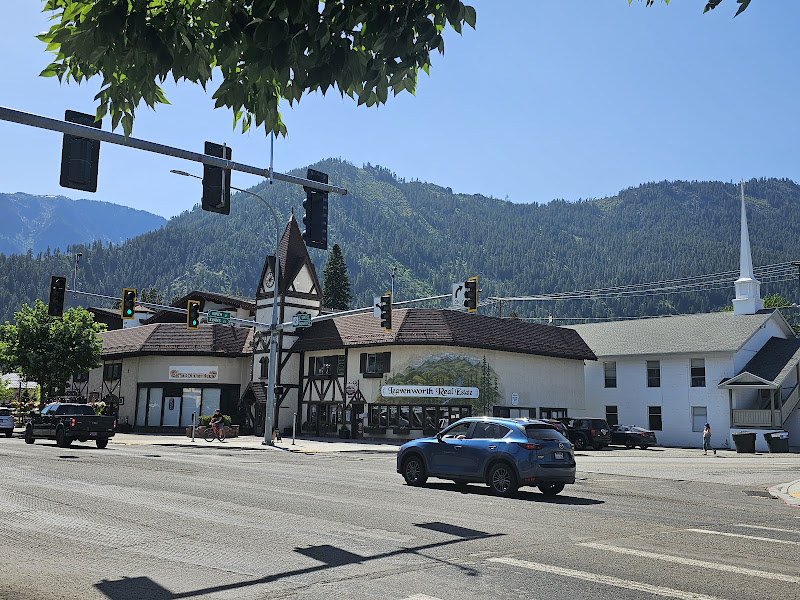 Chase Lak, Mike West Leavenworth Realty
