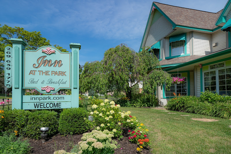 Inn At the Park - Bed & breakfast in South Haven