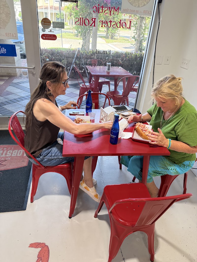 Mystic Lobster Roll Co - Naples, Vanderbilt Shoppes - Seafood restaurant in Naples