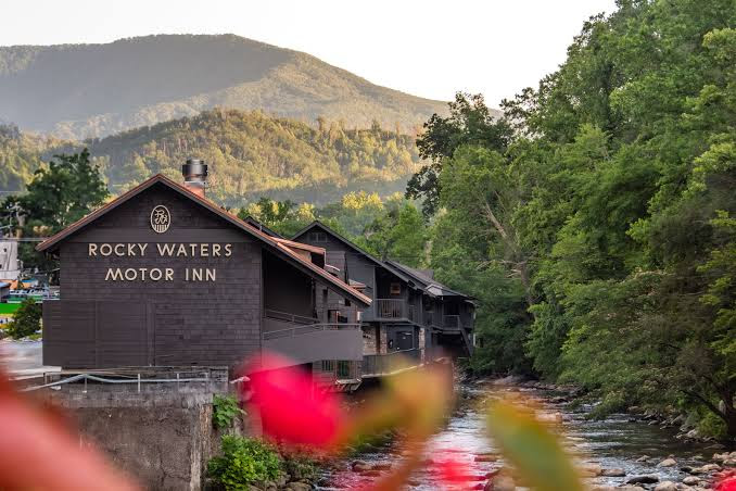 Historic Rocky Waters Inn, A Small Luxury Hotel
