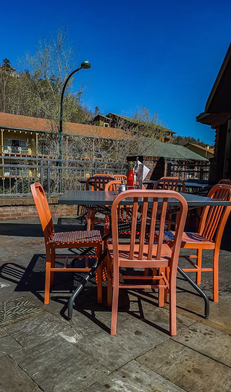 Tom & Earl's Back Alley Grill