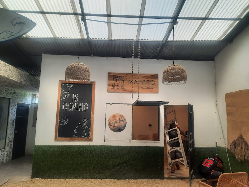Malbec Wine Bar - Bar in 200 s norte del cruce de santa teresa