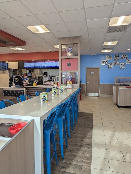 Dogs & Cream - Restaurant in Elkhorn