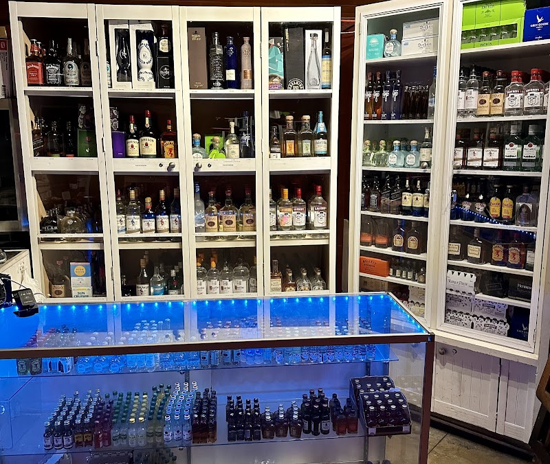 Island Dogs Liquor Store photo