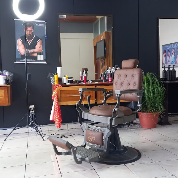 Choza del barbero - Barber shop in Centro Comercial La Fortuna