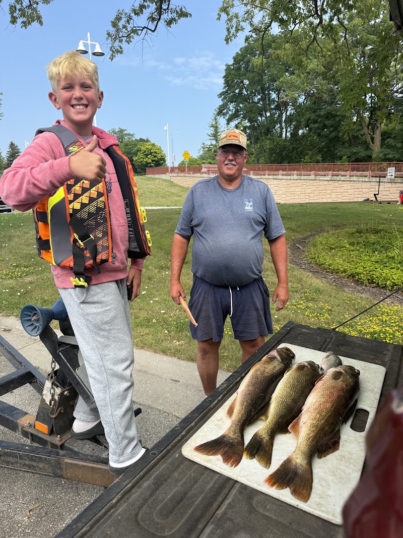 Lure In Fishing Guide Services - Fishing charter in Sturgeon Bay