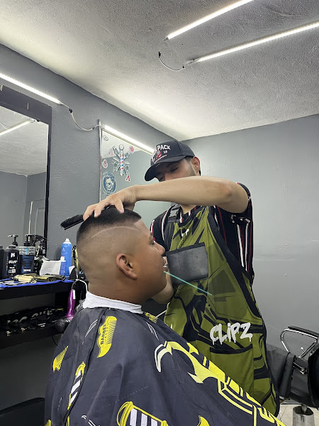 UrbanCutz BarberShop - Barber shop in Oriente