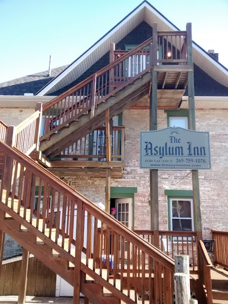 The Asylum Inn - Inn in South Haven