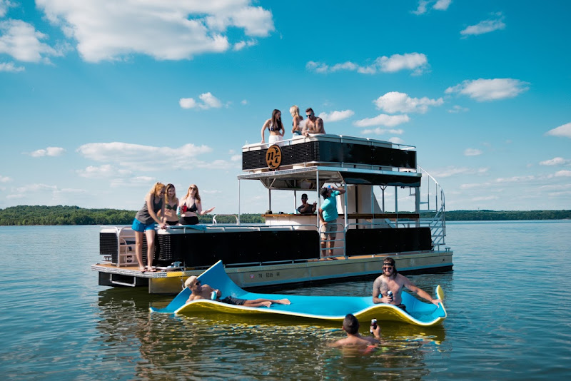 Nashville Toons - Boat rental service in Nashville