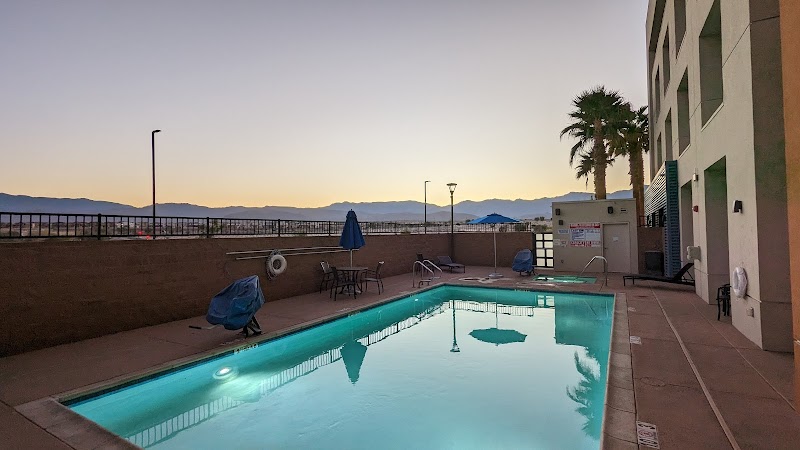 Holiday Inn Express & Suites - Palm Desert - Millennium, an IHG Hotel photo