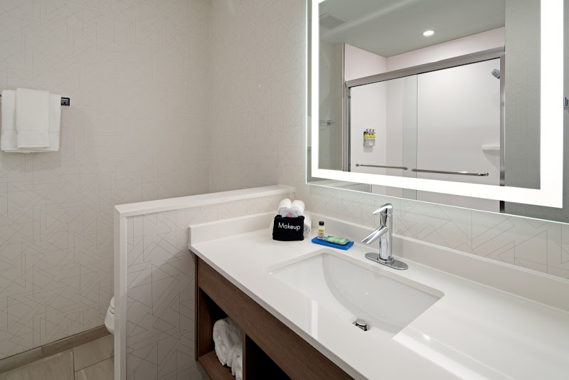 Holiday Inn Express & Suites - Palm Desert - Millennium, an IHG Hotel photo