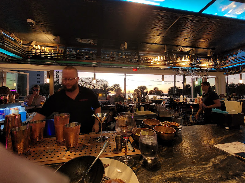 82 Degrees Bar - Grill