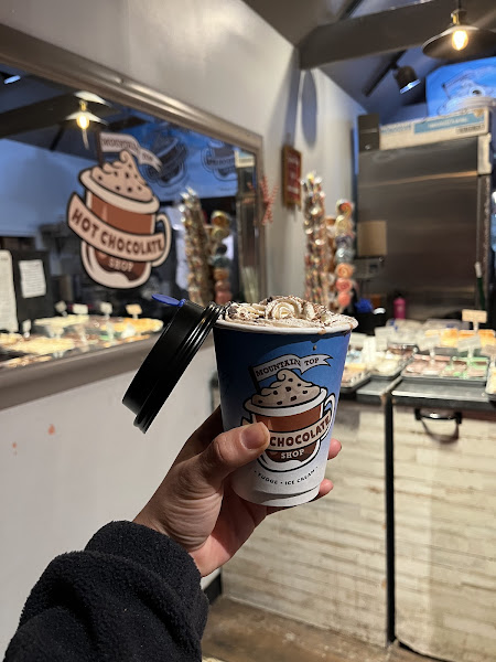 Mountain top Hot Chocolate shop - Ice cream shop in Breckenridge