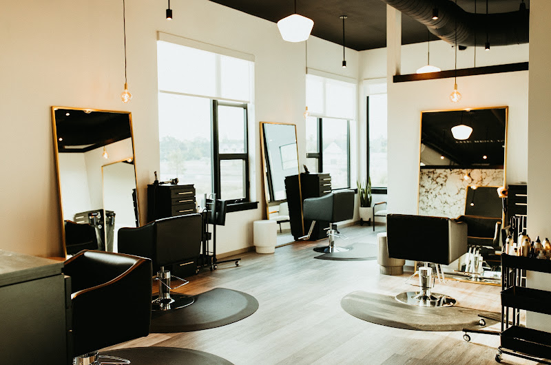 Goldn Salon