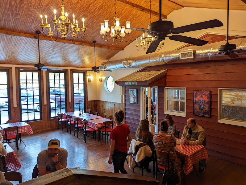 Grateful Head Pizza Oven & Tap Room - Pizza restaurant in Broken Bow