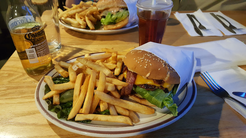 Burgers Restaurant and Bar - Hamburger restaurant in Mammoth Lakes