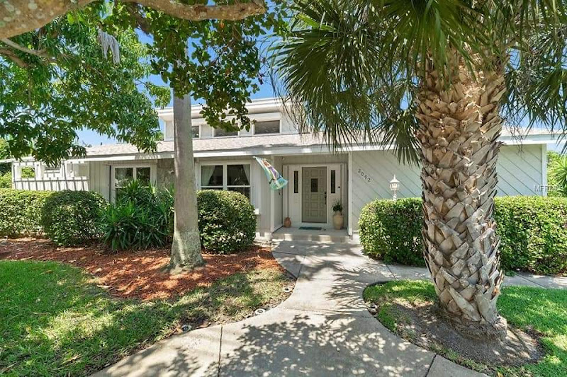 Lisa Schowe, Realtor, Coldwell Banker, St. Pete Beach - Real estate agent in St Pete Beach