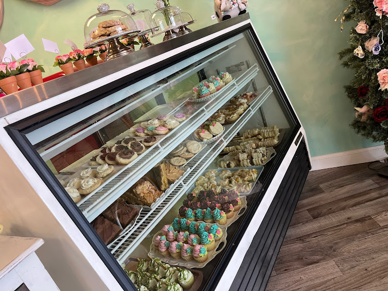 Six Little Teacups Bakery and Sweets - Bakery in Chattanooga