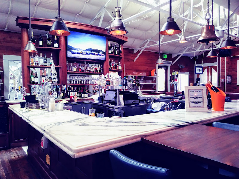 PIER 290 - American restaurant in Williams Bay