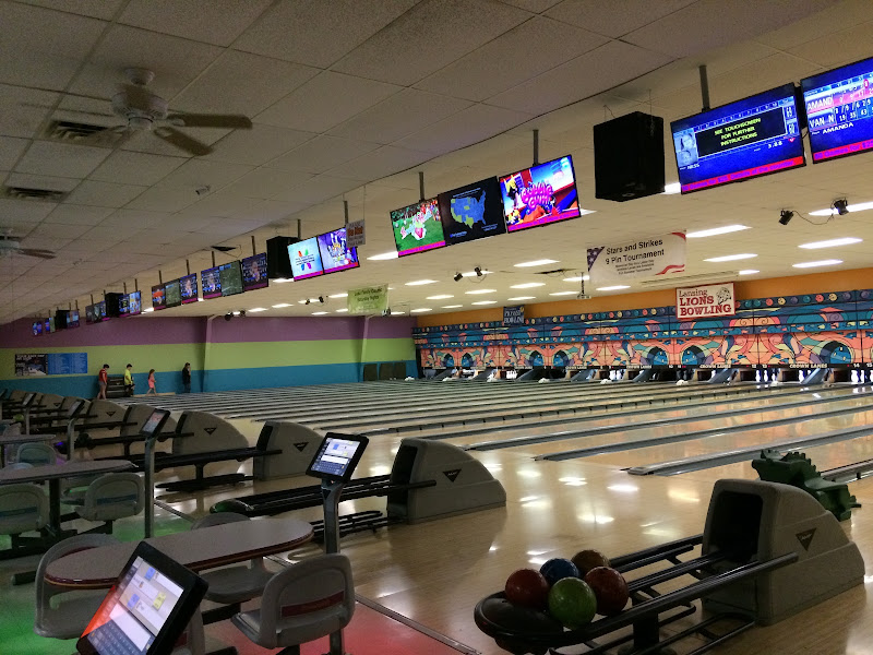 Crown Lanes Bowling Alley - Bowling alley in Leavenworth