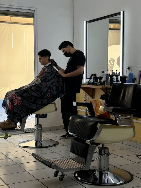 IL SALON BARBER SHOP LOMAS DEL SOL - Hairdresser in Sol ESQUINA