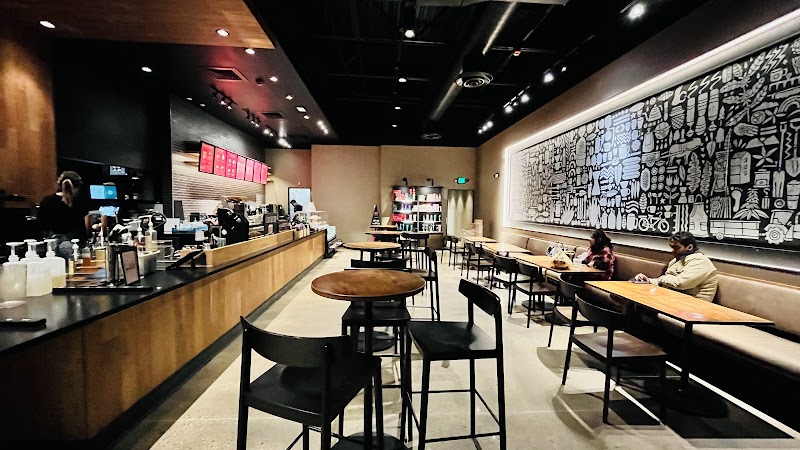Starbucks - Coffee shop in Lake Geneva