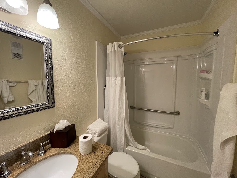 Sailport Waterfront Suites photo