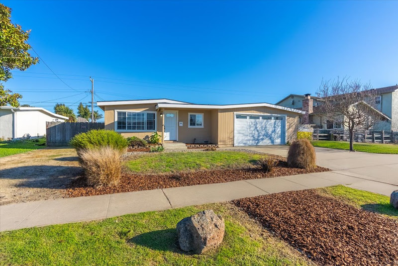Barbara J. Weidman, Compass - Real estate agency in San Carlos St