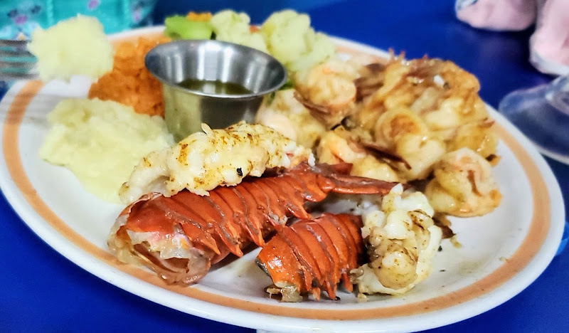El Pescador - Seafood restaurant in Ildefonso Green