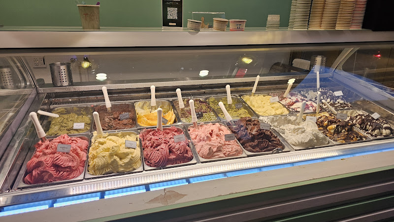 Gelatoville Gelataria & Coffee