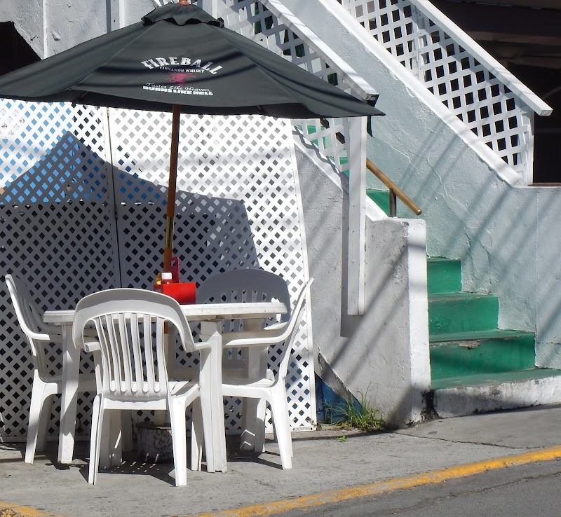 Woody's Seafood Saloon - Bar in Prince St