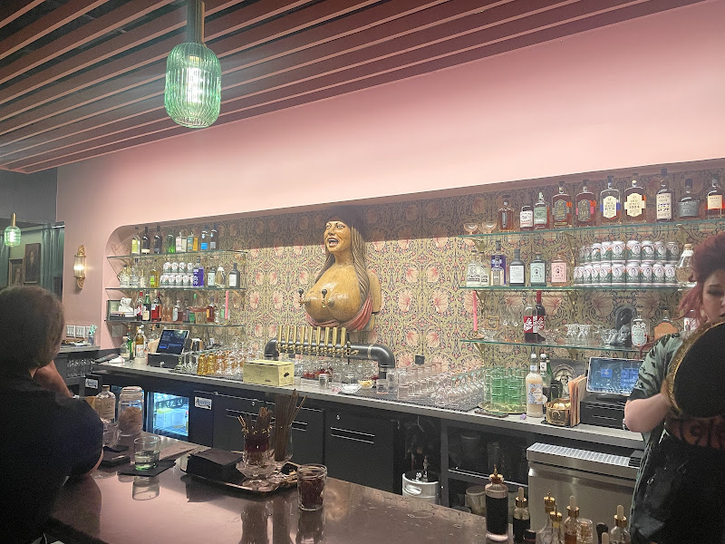 Broads - Cocktail bar in Chattanooga