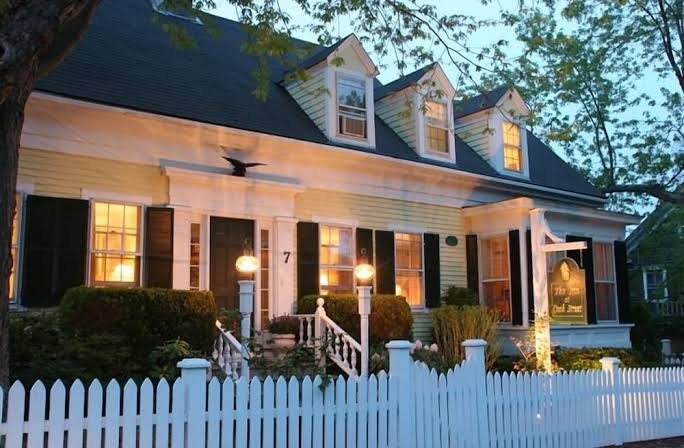 Inn at Cook Street - Bed & breakfast in Provincetown