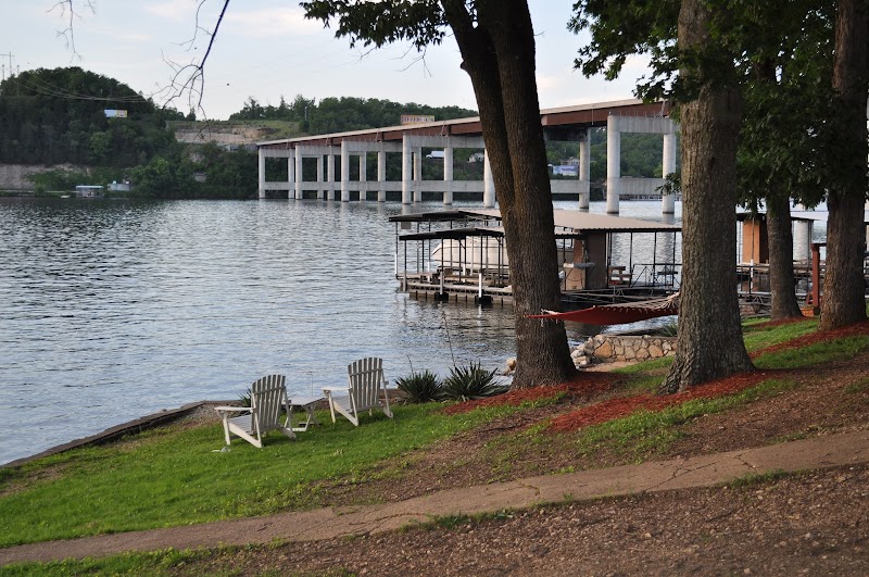 Lake Breeze Resort