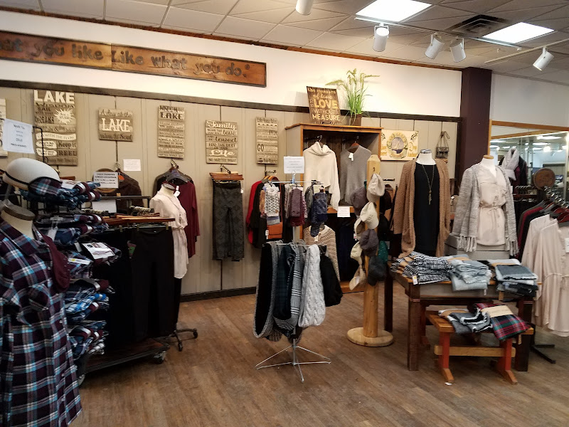 Hannah’s by the lake - Gift shop in Lake Geneva