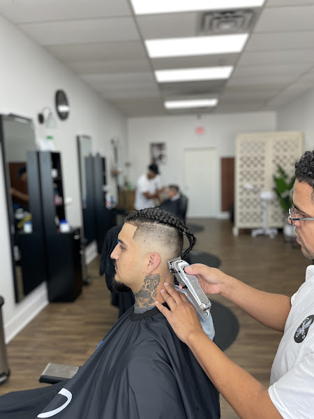 Santana Dominican Barbershop - Barber shop in Chattanooga