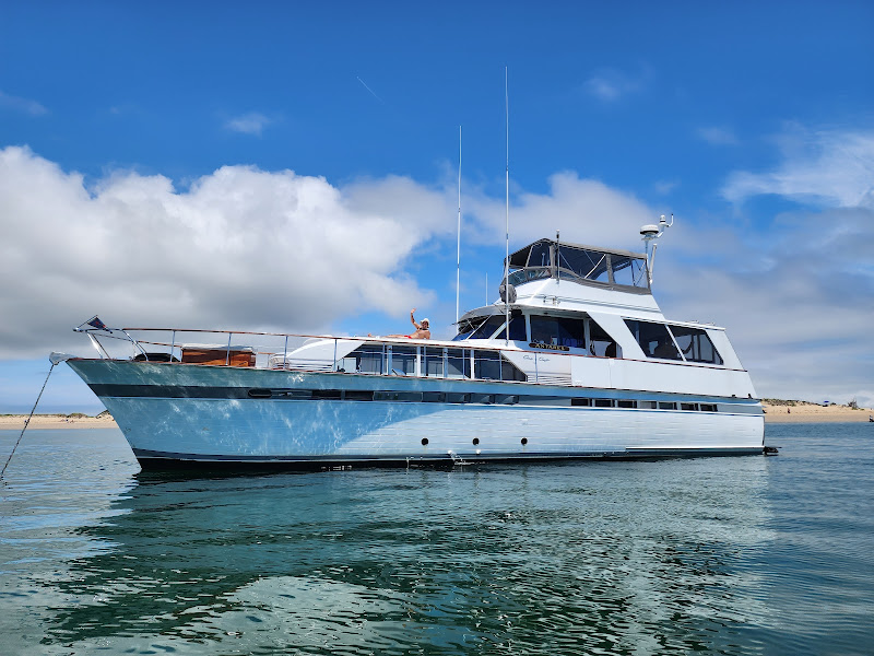 Ptown Luxury Cruises - Boat tour agency in Provincetown